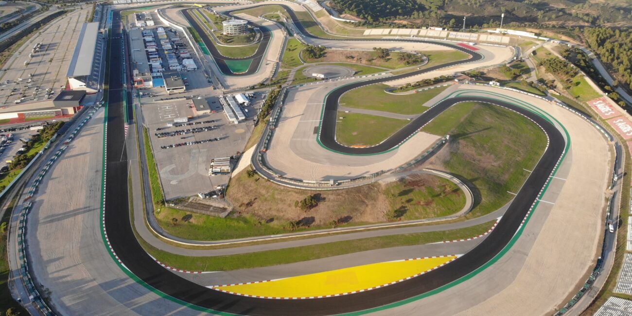 Vista aérea del Autódromo Internacional do Algarve: renovación del pavimento y elevación