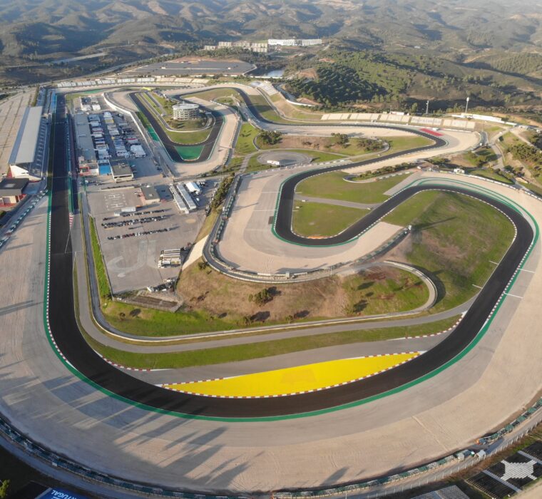 Luftaufnahme des Autódromo Internacional do Algarve – Erneuerung der Fahrbahndecke und Höhenvermessung.
