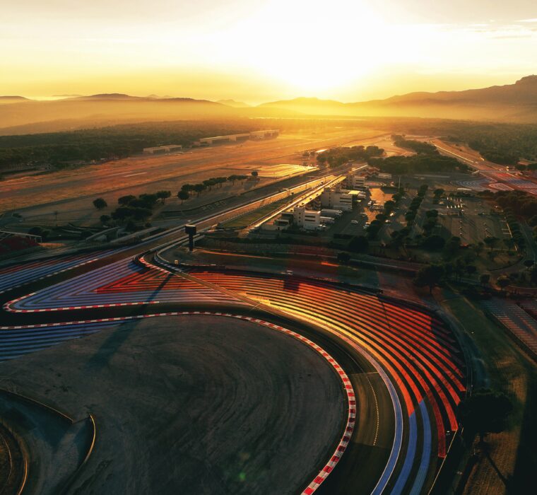 Vue aérienne du circuit Paul Ricard - Le Castellet : travaux de réfection du revêtement 4